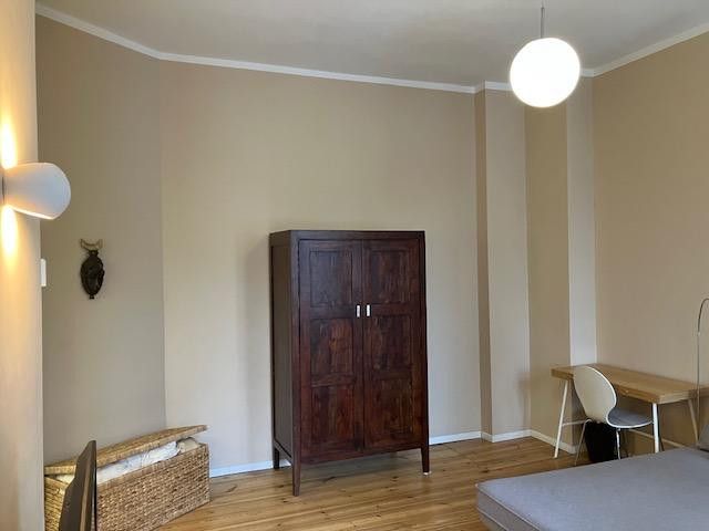 Wohnzimmer Kleiderschrank Tisc