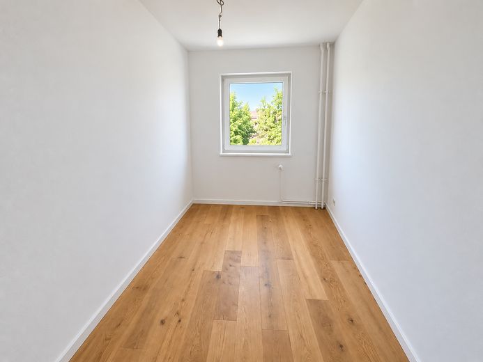 Komisyonsuz | Üstün Durumda! 3 Oda - Parke, Balkon ve Yeşil Manzara – Zimmer 3