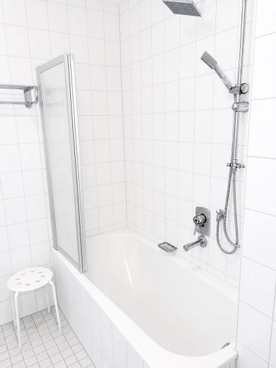 Меблированная 1,5-комнатная мансардная квартира с видом в Залахе – Bad mit Wanne