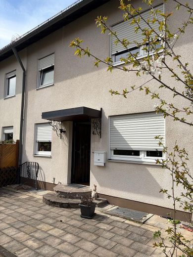 Reihenmittelhaus Nürnberg-Kornburg – Vorderansicht