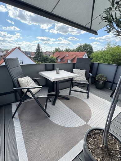 Exklusive 3-Zimmer-Wohnung in Fürth-Burgfarrnbach – hochwertige Küche, Balkon, Aufzug & TG – Balkon 4