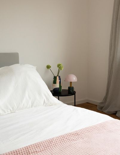 Gotowe do zamieszkania mieszkanie po remoncie: 4 pokoje, balkon i widok na zamek w centrum Königstein – Schlafzimmer