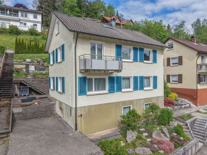 Zweifamilien-/Mehrgenerationenhaus mit Potential in Aussichtslage von Lauterbach – Foto 1