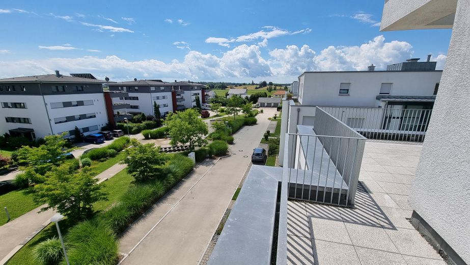 Markdorf’ta Alpler manzaralı, asansörlü ve küçük bir konut kompleksinde güneş alan 2,5 odalı çatı katı dairesi – Fotoğraf 23