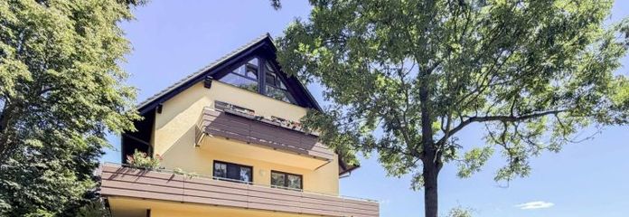 *Bezugsfrei* 4,5-Zi.-Familienwohnung in idyllischer Lage mit 2 Balkonen und Stellplatz