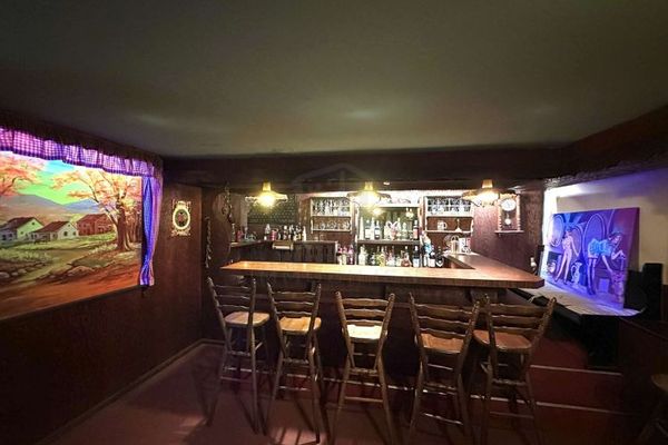 Hobbyraum mit eigener Bar in zentraler Lage in Hamburg