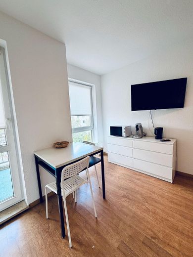 Möbliertes Apartment  mit Balkon und Aufzug – Foto 9