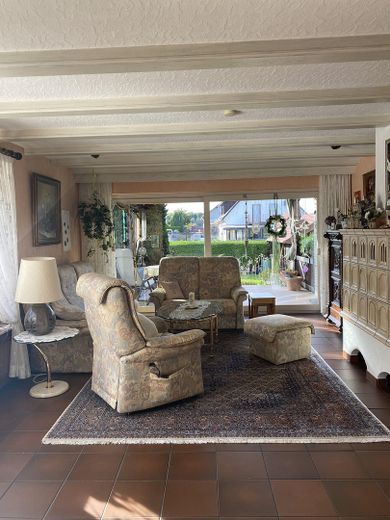 Wohnzimmer mit Kachelofen