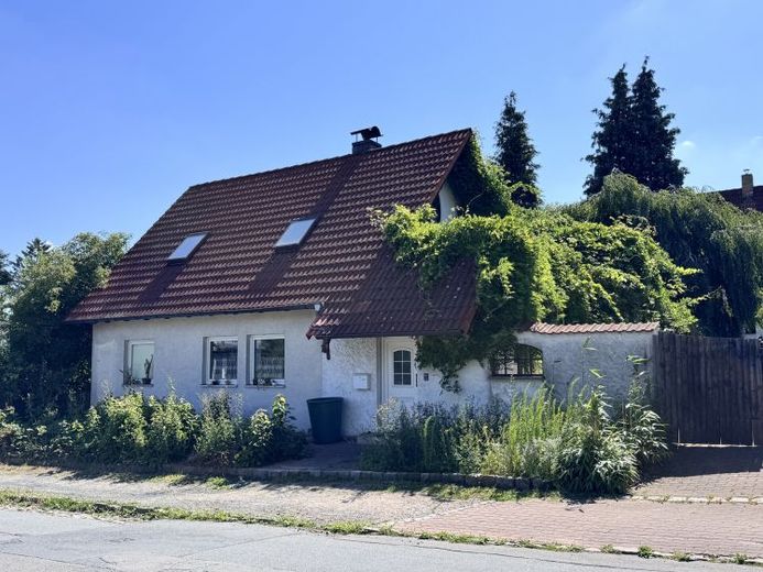 Sanierungsbedürftiges Einfamilienhaus in Dresden-Cossebaude – Foto 1
