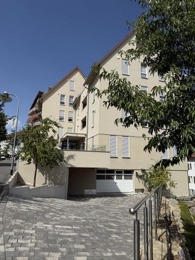 Częściowo umeblowane mieszkanie 4,5-pok. z zabudowaną kuchnią, balkonem, 2 miejscami postojowymi w garażu podziemnym – Zdjęcie 15