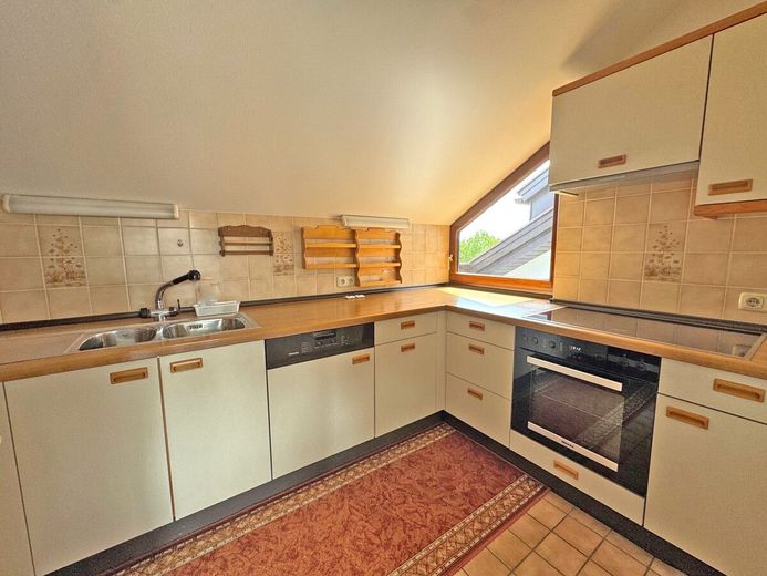 Bezugsfrei: Dachgeschosswohnung mit 2 herrlichen Dachterrassen in Taufkirchen – Küche