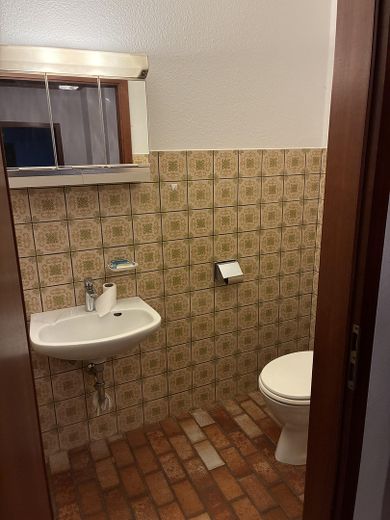 Weil der Stadt merkezinde büyük bir evde paylaşımlı daire odası – EG WC