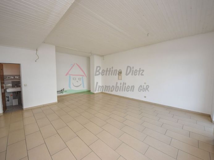 DIETZ: Ladengeschäft mit 40m² Ausstellfläche, Büro oder Praxis in Babenhausen + Kundenparkplätze! – Foto 1