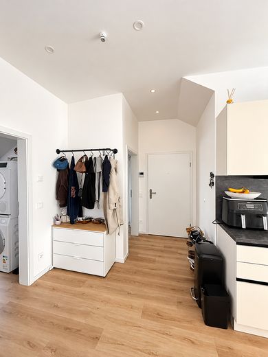 Modern 2-kamerappartement op de bovenste verdieping (A+) met parkeerplaats in de ondergrondse garage – zonder makelaarscourtage – Garderobe