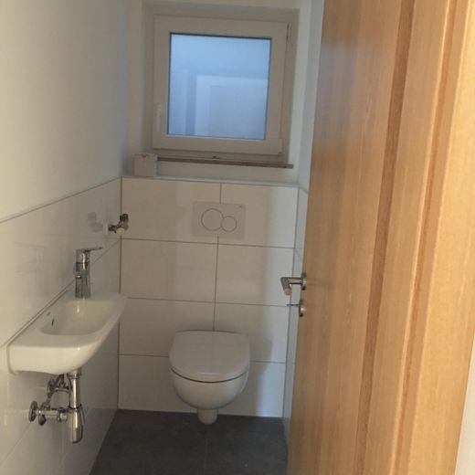 Perfectly renovated 3-room apartment with a beautiful view – First occupancy after renovation – Gäste-WC