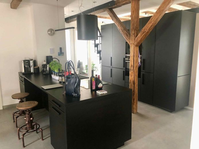 Loft moderne de 3,5 pièces avec loggia – Küche