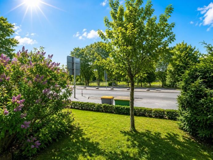 Hitze draußen. Wohnkomfort drinnen. 4-Zi.-EG-Wohnung am Cramer-Klett-Park! – फोटो 1
