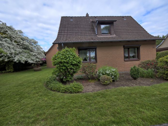 Gepflegtes Einfamilienhaus mit Nebengebäuden & großem Grundstück – Foto 1