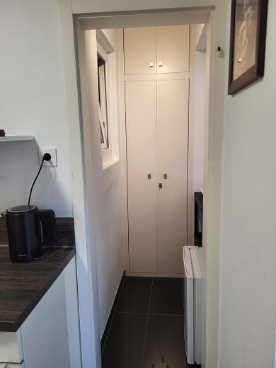 Volledig gemeubileerd 2,5-kamerappartement met balkon en inbouwkeuken in Stuttgart-West – Abstellraum