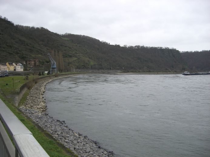 1. Linie am Rhein, Sonnenseite, Sankt Goarshausen Mittelhaus 145 QM – Blick vom Balkon