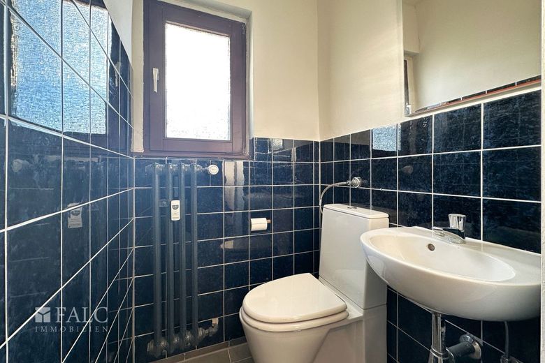 Dachgeschosswohnung mit Stellplatz in ruhiger Lage von Köln-Lövenich – WC
