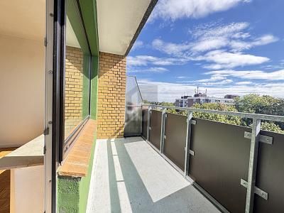 GANZ OBEN MIT HERRLICHEM SONNENBALKON – 1788677319_23d2d4.jpg