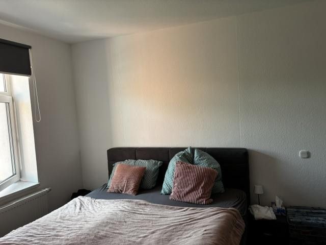 Helle 3-Raum-Wohnung mit großer Wohnküche, Kaminanschluss, Garten & Stellplatz – SZ1