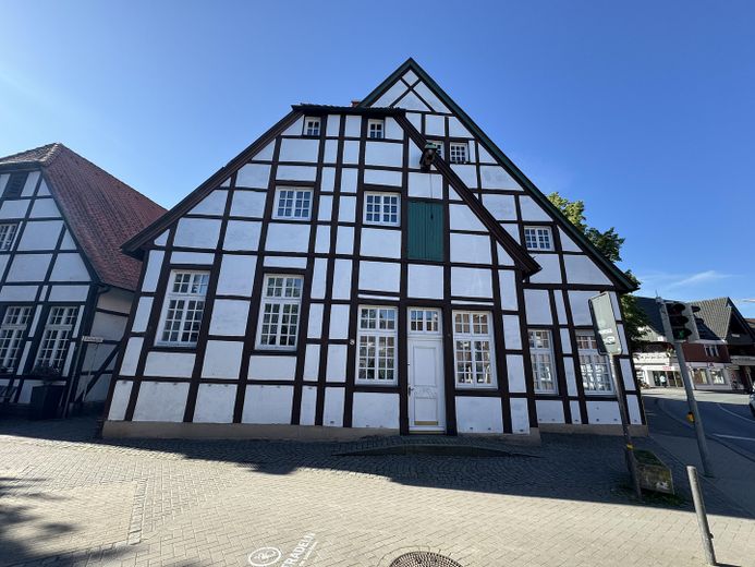 Wunderbare 3ZKB Wohnung in Fachwerkhaus zentral in Sendenhorst. Top Lage und Ausstattung – फोटो 2