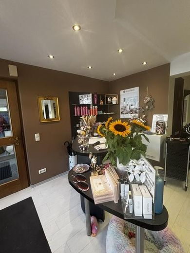 TOP-LAUF-LAGE für Frisör, Laden o. Büro-/ Praxisräume in Holzkirchen! Große Schaufenster! – Foto 2