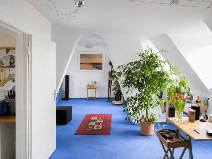 Vermietete großzügige Dachgeschoßwohnung in zentraler Lage in Eimsbüttel-Eidelstedt – Foto 1