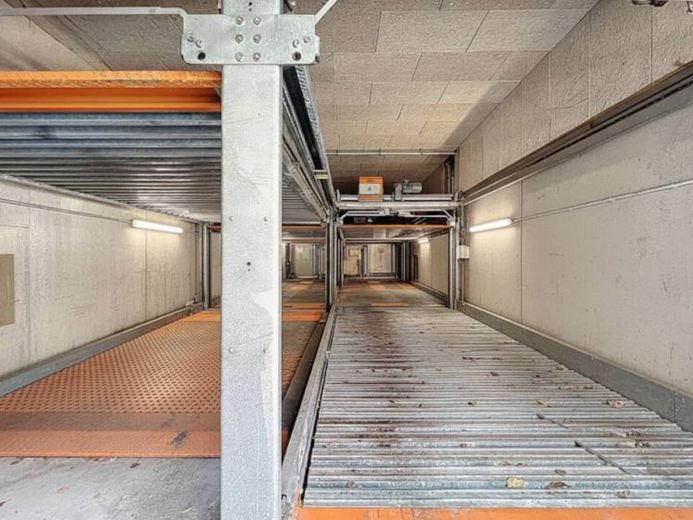 Sicher parken in Friedrichshain – TG-Stellplatz mit Car-Lift in Toplage – Foto 1