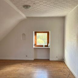 Dachgeschosswohnung mit Balkon und neu saniertem Badezimmer – Schlafzimmer