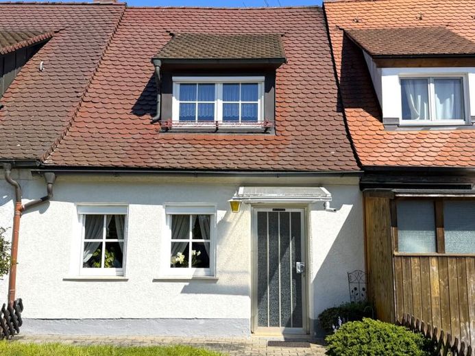 RESERVIERT!
Charmantes Reihenmittelhaus mit großem Garten – Foto 1