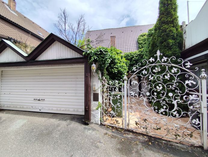 Stattliches Fachwerk-Juwel des 18. Jahrhunderts in Marktzeuln - 375 m² Potenzial für Denkmalliebhaber &amp; Investoren! – Doppelgarage + schmiedeeisernes Eingangstor