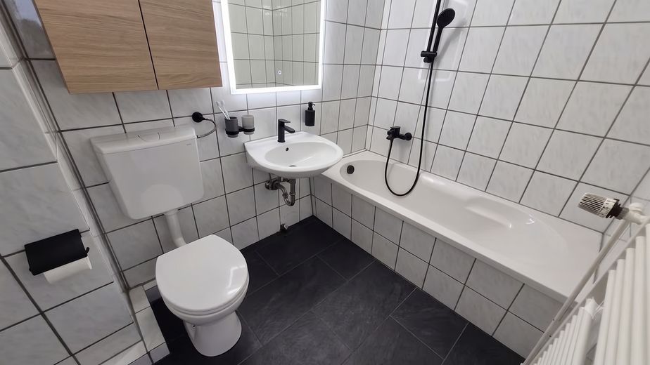 Bez prowizji Atrakcyjne mieszkanie w Du-Bergheim – Badezimmer Dekobeispiel