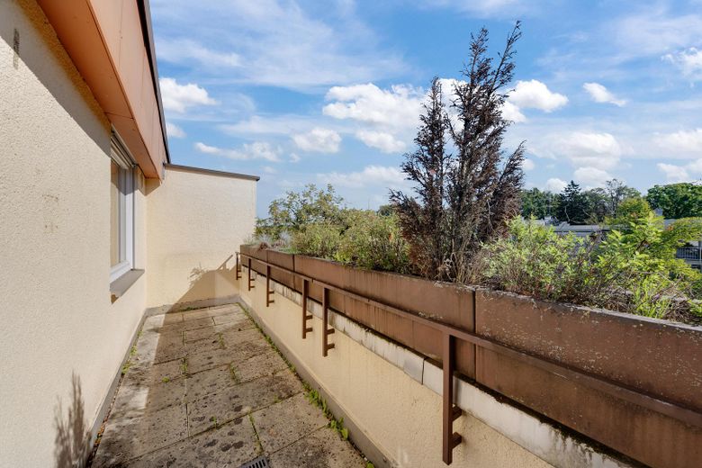 شقة مشرقة في الطابق العلوي مع شرفتين وإمكانات كبيرة للتصميم في ميونخ – Balkon 1
