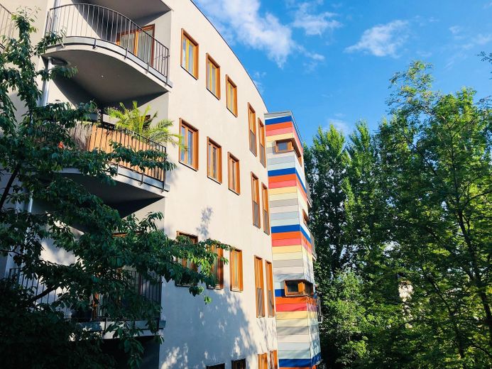 Summer-Sale bis 31.08. | 171 m² Großzügigkeit im Berliner Regierungsviertel | jetzt 1.395.000 € – Westseite Hof