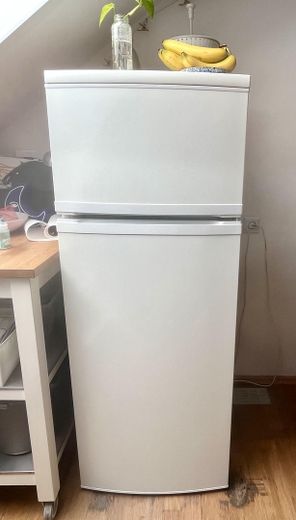 2-Zimmer-Dachgeschosswohnung mit Garten im Gallusviertel – abzugebender Kühlschrank