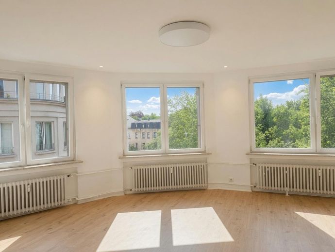 Completely renovated 4-room apartment, approx. 120 m², at Dellplatz Duisburg – – Wohnzimmer
