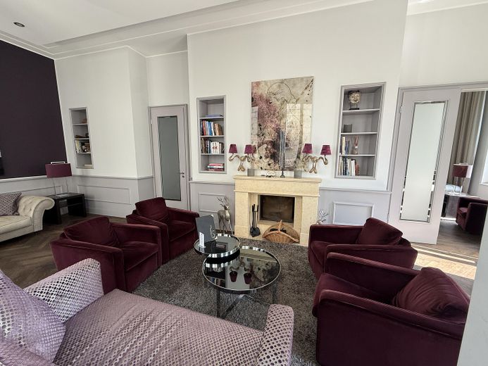 Luxuriöse, moderne 5-Zimmer Maisonette Wohnung mit TG-Stellplatz und Balkon in Südwest-Lage – Empfangsraum_Gemeinschafts-EG
