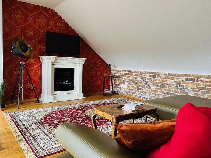 3-Zimmer-Maisonette mit Süd-West-Loggia & Blick über Nürnberg – Wohnzimmer