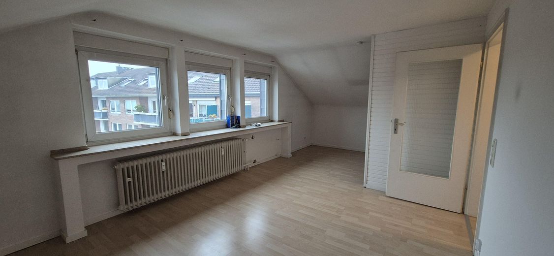 Wohnzimmer/Küche (unrenoviert)