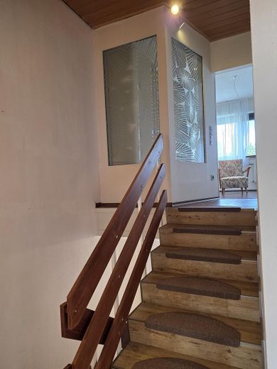 Атмосфера будинку замість квартири 108,5 м² комфорту для життя з каміном 2 балконами та сучасною кухнею в Solingen-Wald – Aufgang 4. Ebene