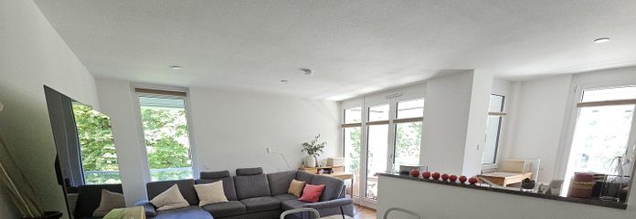 Wohnzimmer mit offener Küche