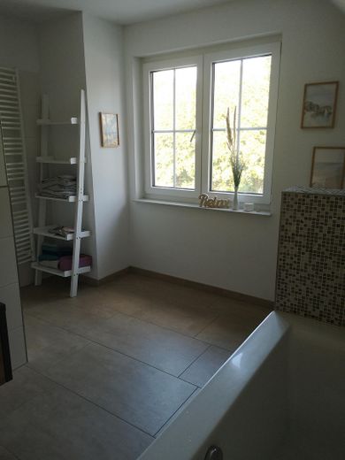 Charmantes Einfamilienhaus in ruhiger 2. Reihe – Vollbad OG