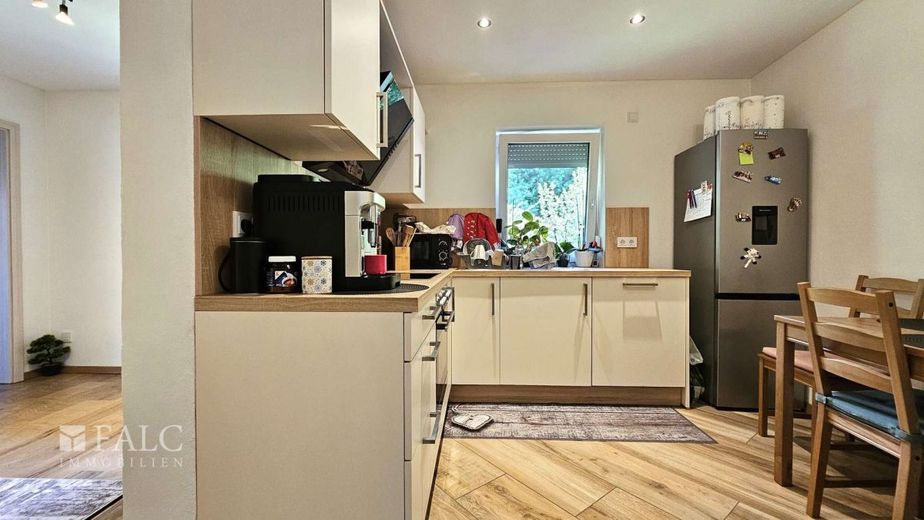 Zweifamilienhaus mit Potenzial in Landau a. d. Isar - zwei Wohneinheiten, Garage &amp; Garten – Wohnung - Küche
