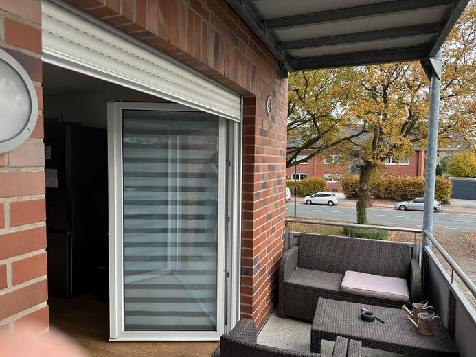 Balkon zu Stellplätzen und DS