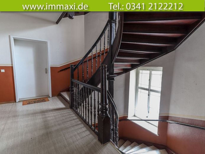 ANGER-CROTTENDORF + 3 ZIMMER + EINBAUKÜCHE + AB SOFORT FREI – Treppenhaus