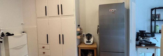 Küche mit Einbauschrank