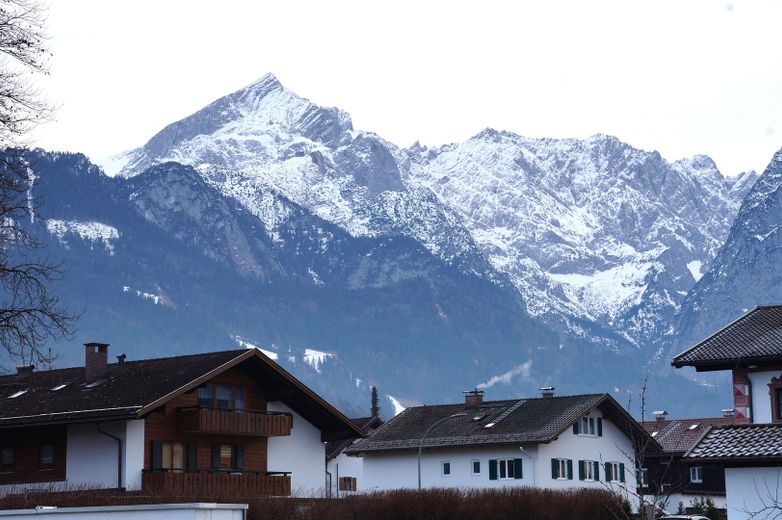 Neuwertige Exklusive Etagen-/Terrassenwohnungen (124 m²)  - provisionsfrei von privat – Blick zur Alpspitze - Südseite